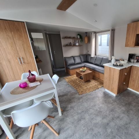 Stacaravan 8 personen - Mobilhome Premium 30-40m² - 3 kamers + TV + Overdekt terras & Bedlinnenpakket aanwezig* 6/8 pers