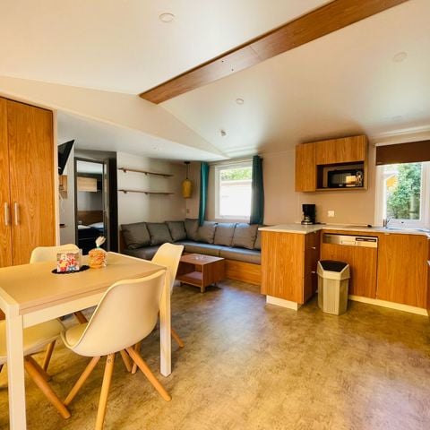 Stacaravan 8 personen - Premium 30-40m² - 3 kamers + TV + Overdekt terras & Bedlinnenpakket voor eenmalig gebruik* *)