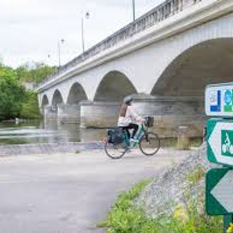 STAANPLAATS - 2-wiel solo arrangement (1 fiets/motor/kano, geen elektriciteit)