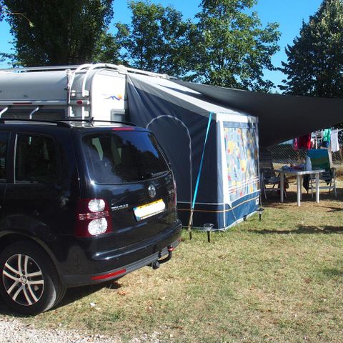 Stellplatz - Privilege Package, in der Nähe des Flusses mit Strom 6A