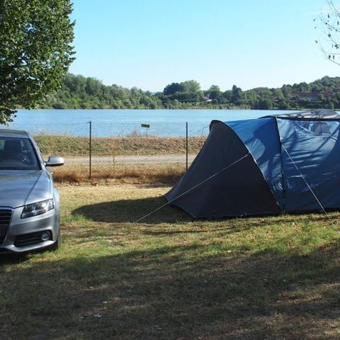 STAANPLAATS - Privilege pakket, aan de rivier met 6A elektriciteit