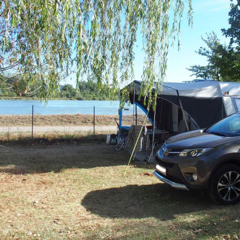 PARCELA - Paquete Privilege, junto al río con electricidad 6A