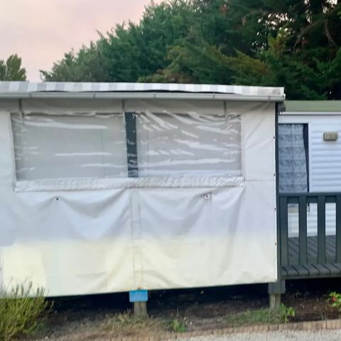 Stacaravan 8 personen - atypisch (JF 02) - 4 slaapkamers - 2 badkamers - Ingerichte zomerkeuken