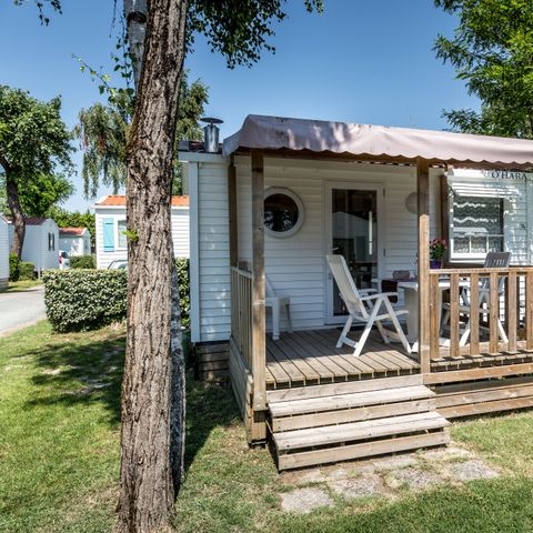 PARCELA - Paquete para 2 personas, parcela con caravana/autocaravana/ o tienda y vehículo, electricidad incluida