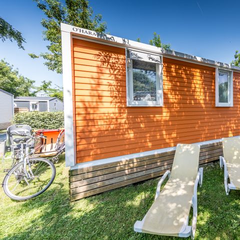 PARCELA - Paquete para 2 personas, parcela con caravana/autocaravana/ o tienda y vehículo, electricidad incluida