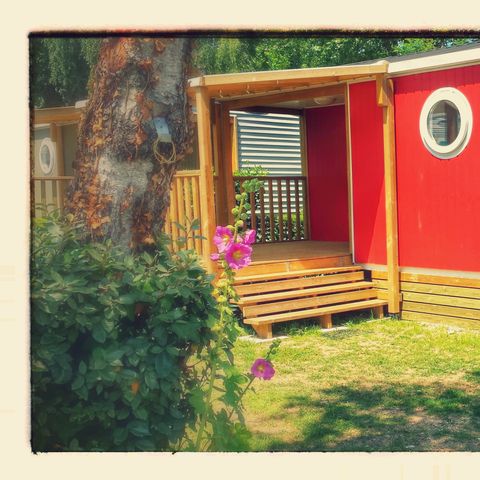 PARCELA - Paquete para 2 personas, parcela con caravana/autocaravana/ o tienda y vehículo, electricidad incluida