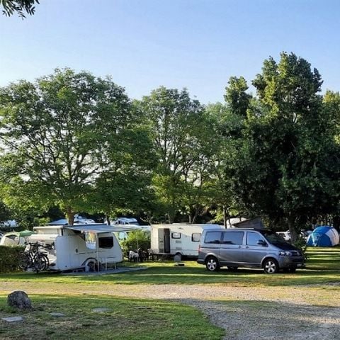 Kampeerplaats - Pakket 1 caravan of 1 camper L Inf 6m