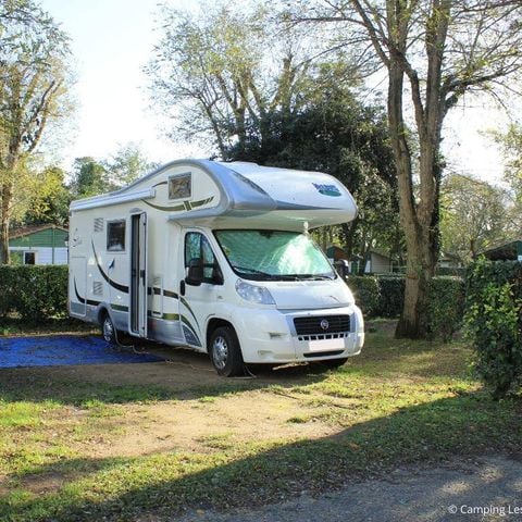 EMPLACEMENT - Emplacement + voiture