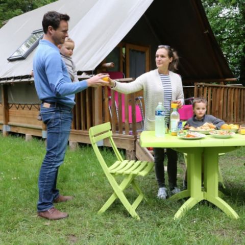 Canvas and wooden tent 6 persons - 4 season lodge