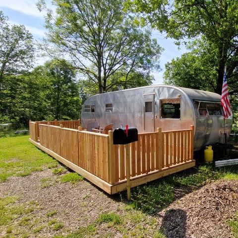 HÉBERGEMENT INSOLITE 2 personnes - AUTHENTIQUE CARAVANE AMERICAINE des années 50