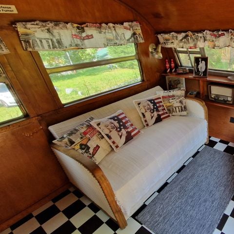 UNUSUAL ACCOMMODATION 2 people - AUTHENTIC AMERICAN CARAVAN from the 50s