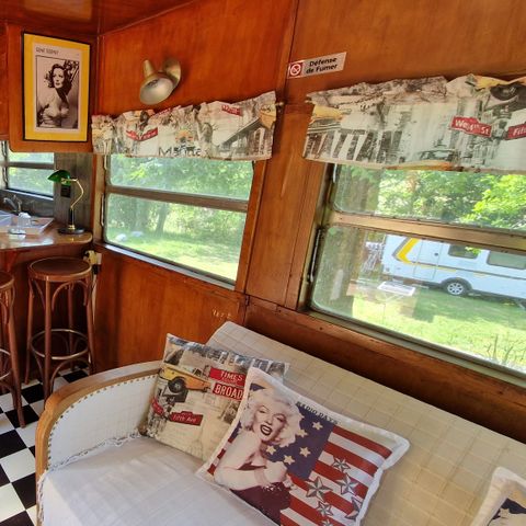 UNIEKE ACCOMMODATIE 2 personen - AUTHENTIEKE AMERIKAANSE CARAVAN uit de jaren 50