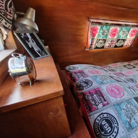 ALOJAMIENTO INUSUAL 2 personas - AUTÉNTICA CARAVANA AMERICANA de los años 50