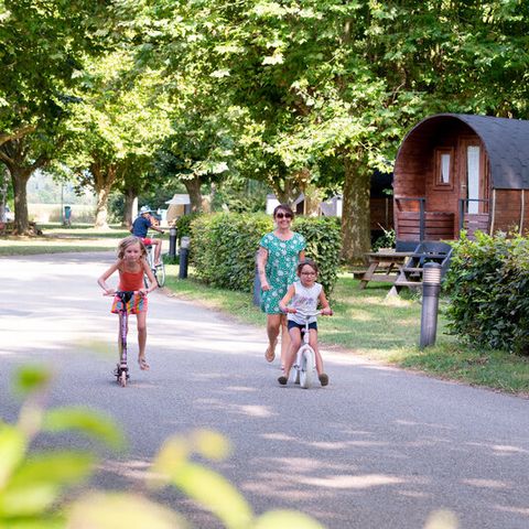 ALOJAMIENTO INUSUAL 4 personas - Roulottes du Val de Saône ( 2 adultos + 2 niños)