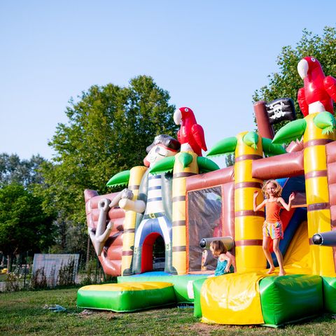 Pitch - COMFORT SPACE (2 pers. + 10 A elec. + 1 Vehicle + 1 Tent or 1 Caravan or 1 Motorhome)