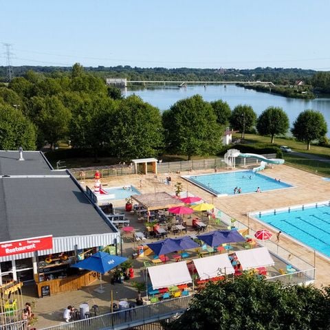 EMPLACEMENT - EMPLACEMENT CONFORT (2 pers. + élec. 10 A + 1 Véhicule + 1 Tente ou 1 Caravane ou 1 Camping-car)