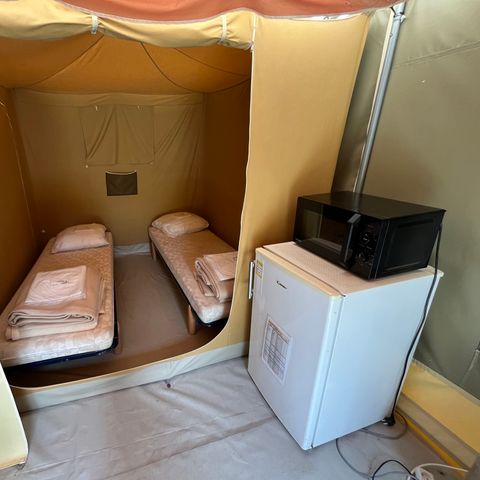 Bungalow toilé 4 personnes - Tente équipée nature