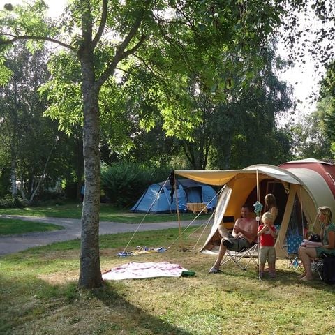 PIAZZOLA - Pacchetto comfort (1 tenda, roulotte o camper / 1 auto / elettricità 6A)
