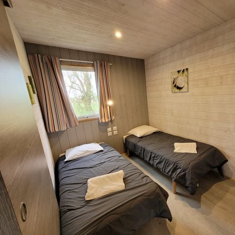 Chalet 4 Personen - PREMIUM 36m² (2 Schlafzimmer) darunter eine überdachte Terrasse 6m²