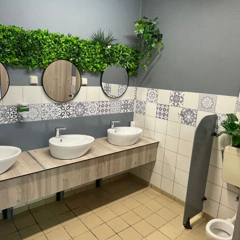 PIAZZOLA - Pacchetto comfort (2 persone/1 tenda, roulotte o camper/1 auto/acqua+elettricità 10A) da 80 a 120 m².