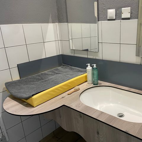 Stellplatz - Forfait Privilège (2 pers/1 Zelt,Wohnwagen oder Wohnmobil/1 Auto/Wasser+Elektrizität 10A) 140 bis 180m²