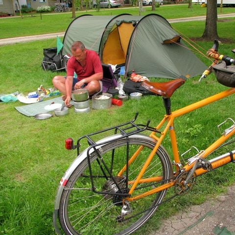 Emplacement - Forfait randonneur/cycliste arrivant à pied ou à vélo avec tente