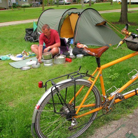 Pitch - Hiker/cyclist arriving on foot or by bike with tent package