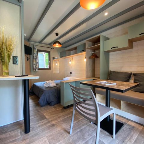 Chalet 2 Personen - PREMIUM 24m² (1 Schlafzimmer im Wohnraum) davon überdachte Terrasse + TV