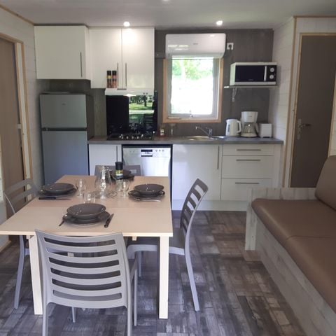 Chalet 6 personnes - PREMIUM 48 m² - 3 chambres - Dont terrasse semi-couverte - TV+ lave-vaisselle - Clim - Plancha