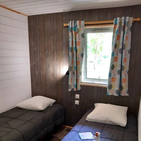 Chalet 6 personnes - PREMIUM 48 m² - 3 chambres - Dont terrasse semi-couverte - TV+ lave-vaisselle - Clim - Plancha