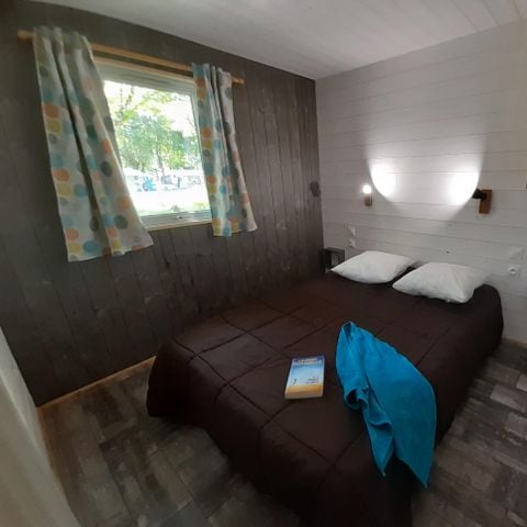 Chalet 6 personnes - PREMIUM 48 m² - 3 chambres - Dont terrasse semi-couverte - TV+ lave-vaisselle - Clim - Plancha