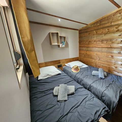 Mobile home 6 persons - Premium 56 m² (3 bedrooms) including enclosed semi-covered terrace + Air conditioning + TV + LV + Plancha