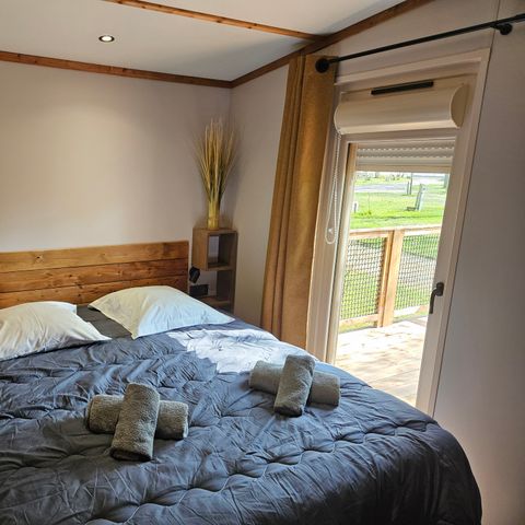 Mobile home 6 persons - Premium 56 m² (3 bedrooms) including enclosed semi-covered terrace + Air conditioning + TV + LV + Plancha