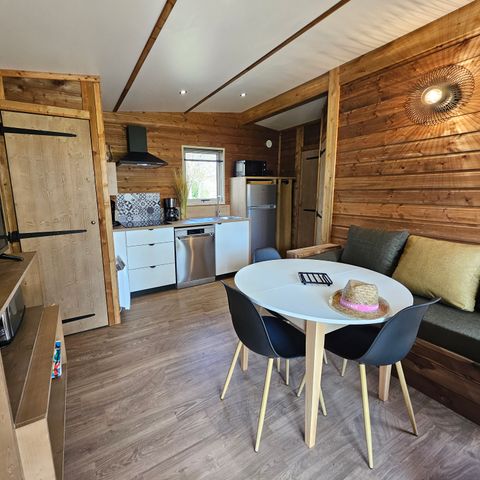 Stacaravan 6 personen - Premium 56 m² (3 slaapkamers) inclusief omheind halfoverdekt terras + Airconditioning + TV + LV + Plancha
