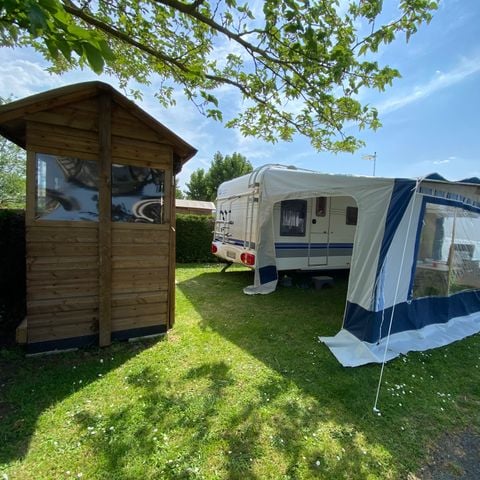Stellplatz - Pauschale Premium Freecamp Original (Installation + Strom + WC/Dusche privat + Kühlschrank + Gaskocher) 2/6 Pers.