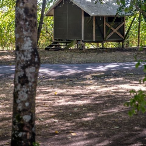 Tente en toile et en bois 2 personnes - Lodg'Yssée 1 chambre 7 m² 2 pers