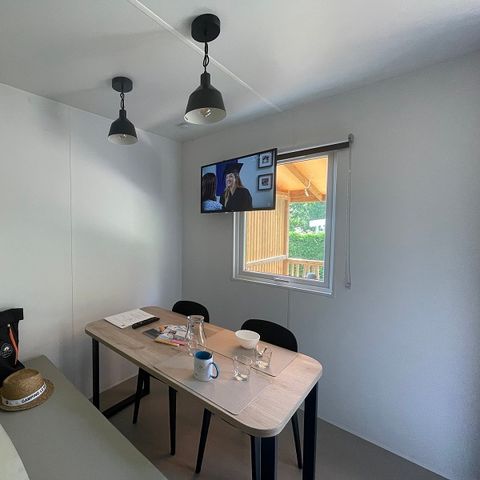 Mobilheim 2 personen - Cottage Premium 18m² (1 Zimmer) + überdachte Terrasse + LV + TV + Bettwäsche + Handtücher