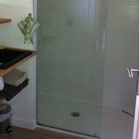 CHALET 2 people - Wooden eco-cabin with sanitary facilities (can accommodate up to 4 people for an additional charge at the campsite)