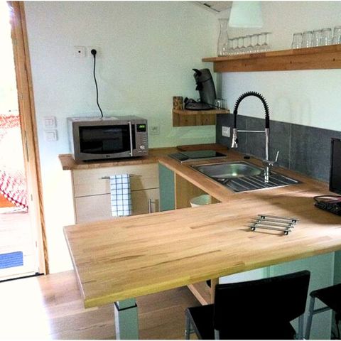 CHALET 2 personnes - Eco-cabane en bois, avec sanitaires (possible de venir à 4 personnes avec supplément au camping)