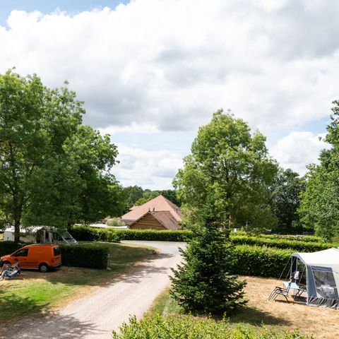 STAANPLAATS - Privilege pakket (staanplaats + tent of caravan of auto) met elektriciteit en water