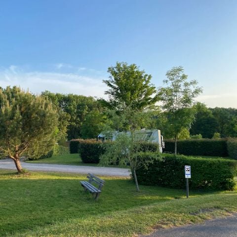 Flower Camping Le Val Vert en Berry - Camping Indre - Image N°6