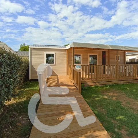 Mobilheim 5 personen - C „Hélios“ – barrierefrei – - 2 Schlafzimmer - – 32 m² mit halbüberdachter Terrasse