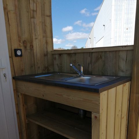 Stellplatz - Stellplatz Premium 100m2 (1 Zelt, 1 Wohnwagen oder 1 Wohnmobil), Strom 10A + private Sanitäranlagen