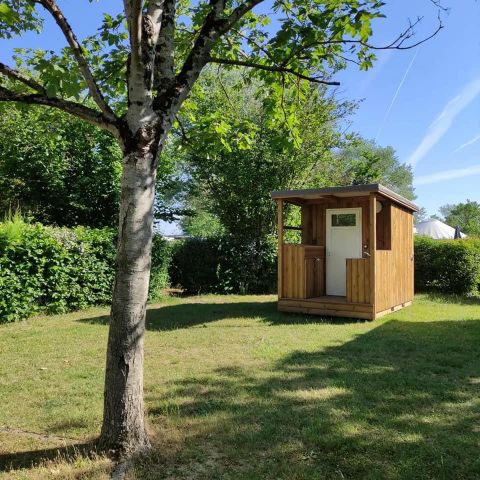 Stellplatz - Stellplatz Premium 100m2 (1 Zelt, 1 Wohnwagen oder 1 Wohnmobil), Strom 10A + private Sanitäranlagen