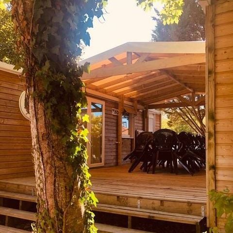 MOBILHOME 16 personnes - Tribu 60m² (6 chambres) + grande terrasse commune semi-couverte