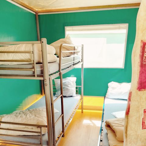 tent 5 personen - Kiwitent met eigen wc en wastafel (geen warm water)