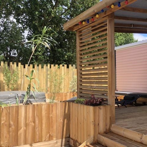 MOBILHOME 4 personnes - Premium 34 m² - 2 chambres + 2 salles de bains + terrasse semi-couverte + spa privatif