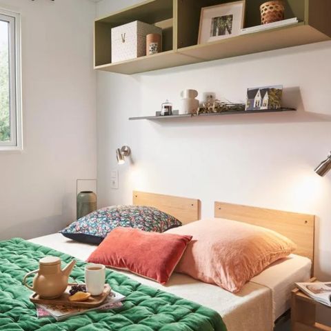 BUNGALOW 6 personnes - Confort 35m² - 3 chambres + terrasse semi-couverte + TV