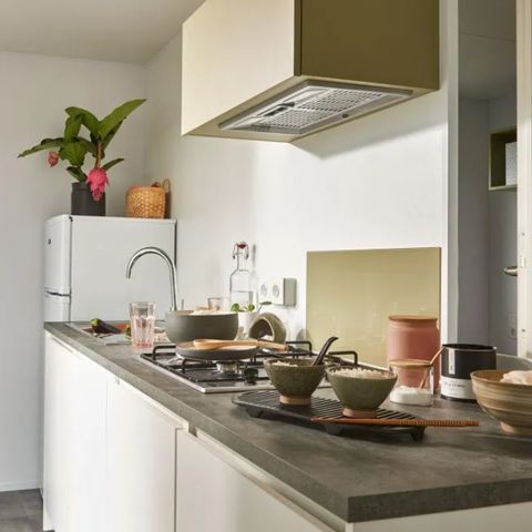 BUNGALOW 6 personnes - Confort 35m² - 3 chambres + terrasse semi-couverte + TV