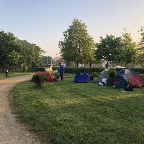 Kampeerplaats - Wandel- of fietsetappe pakket met tent